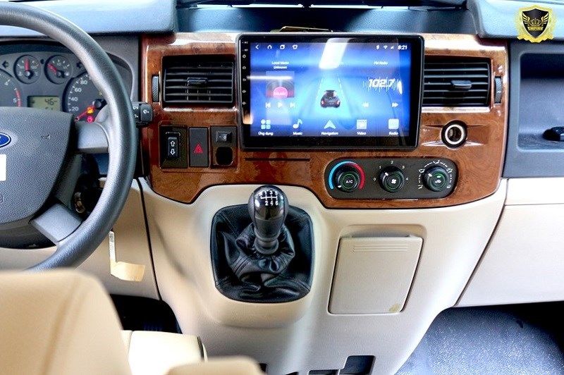 màn hình khoang tài xế xe limousine