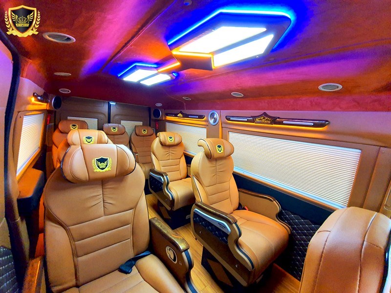 xe transit limousine bản super salon 10 chỗ