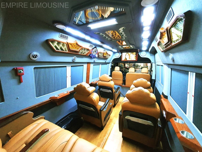 xe solati limousine hạng thương gia cao cấp 10 chỗ